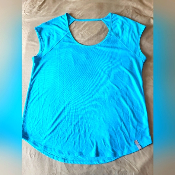 4 for $30 ๐ Under Armor cap sleeve keyhole mesh back turquoise t-shirt size LG - Picture 3 of 7